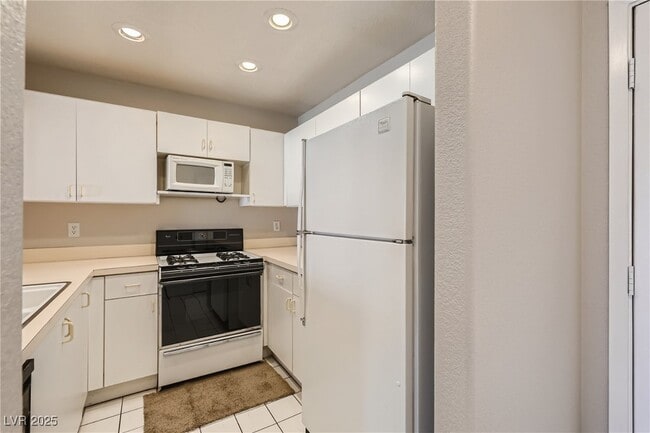 Building Photo - 5000 Red Rock St