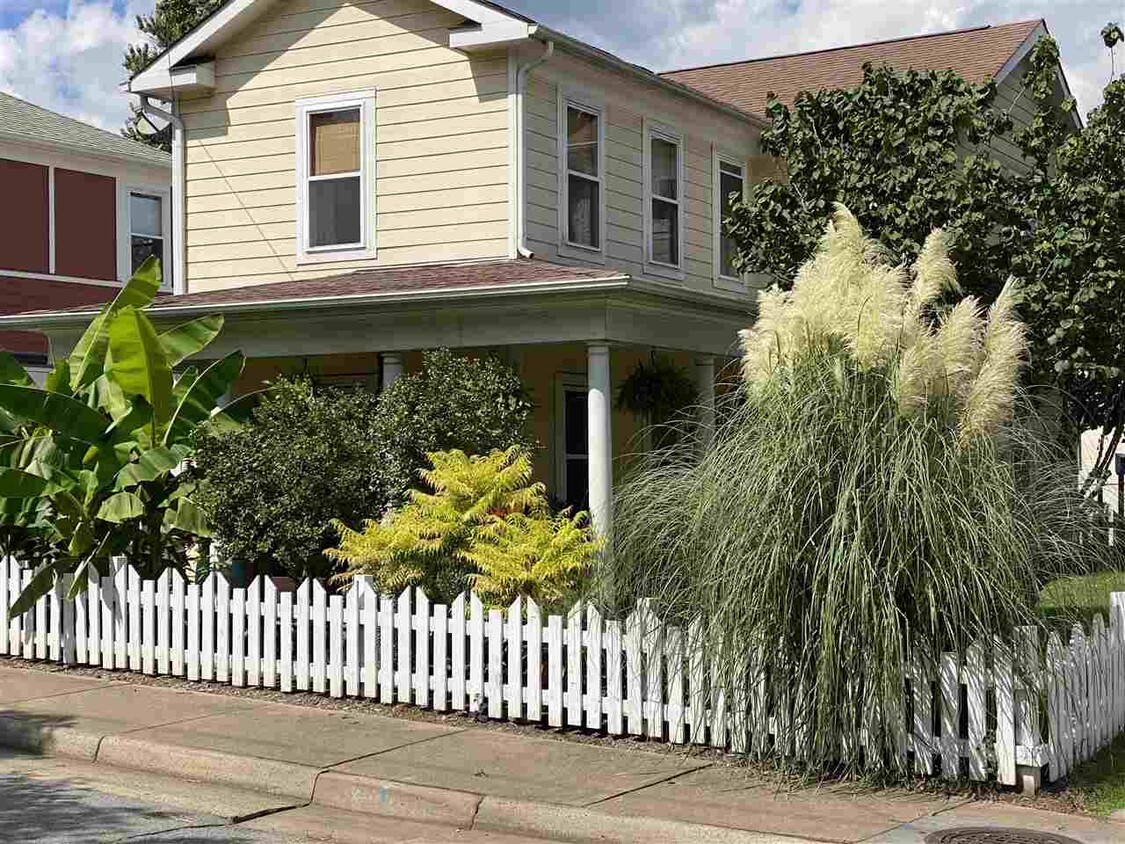 Foto principal - 301 10th St NW
