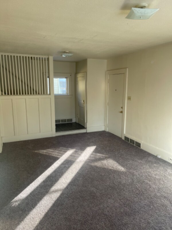 109 W Robinson St, Jackson, MI 49203 House Rental in Jackson, MI