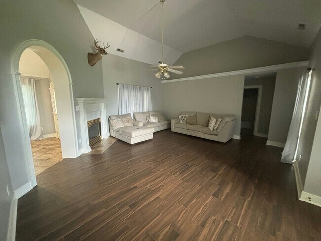 Building Photo - 3108 Battlement Rd SW
