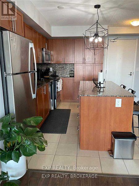 Building Photo - 830 Lawrence Ave W