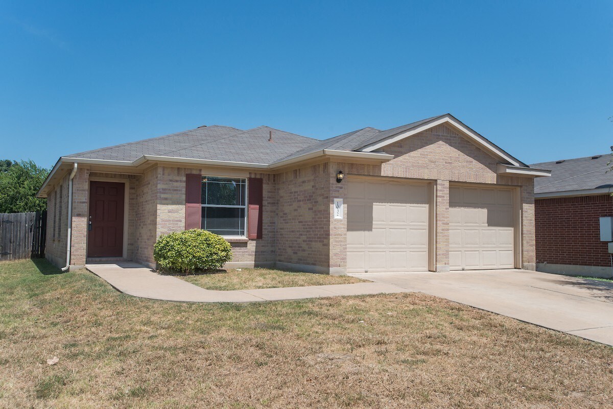 Primary Photo - Move in Ready Leander Single Story!