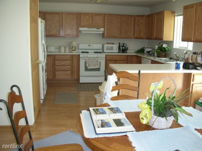 Building Photo - 5 br, 3.5 bath House - 4447 W. Lawn Ave