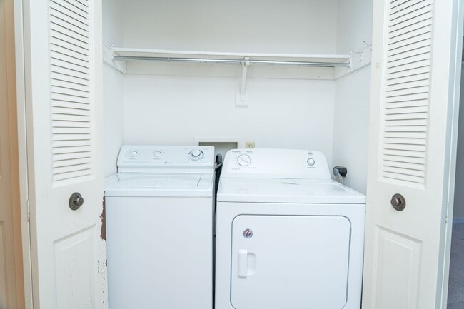 Building Photo - 1054 Cheshire Ct