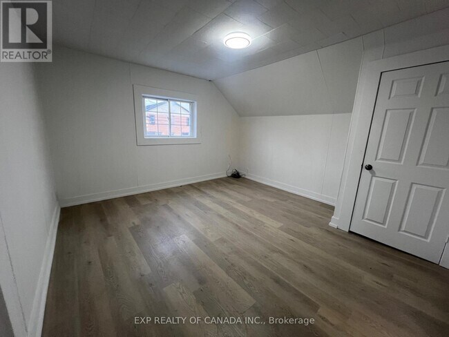 Photo du bâtiment - 85 Father Costello Dr