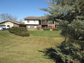 Building Photo - 800 Brook Dr