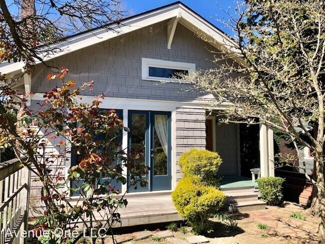 Foto del edificio - 2415 Nob Hill Ave N