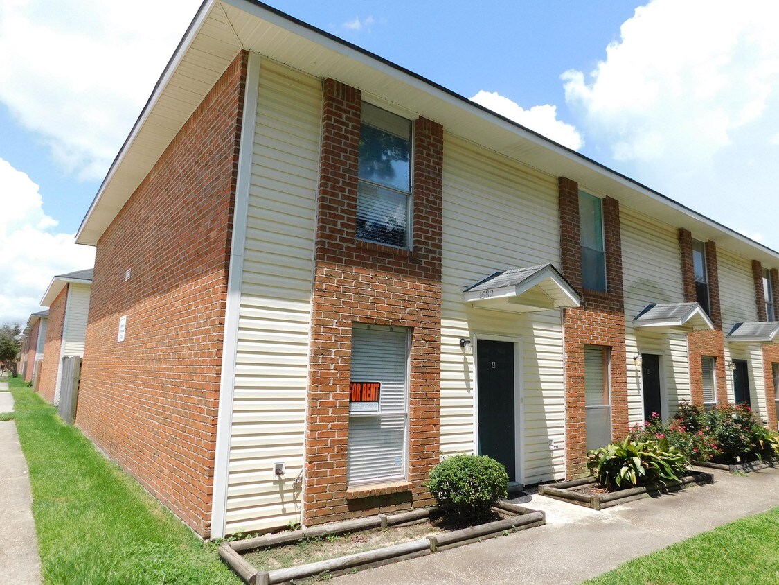 1682 Brightside Dr, Baton Rouge, LA 70820 Condo for Rent in Baton