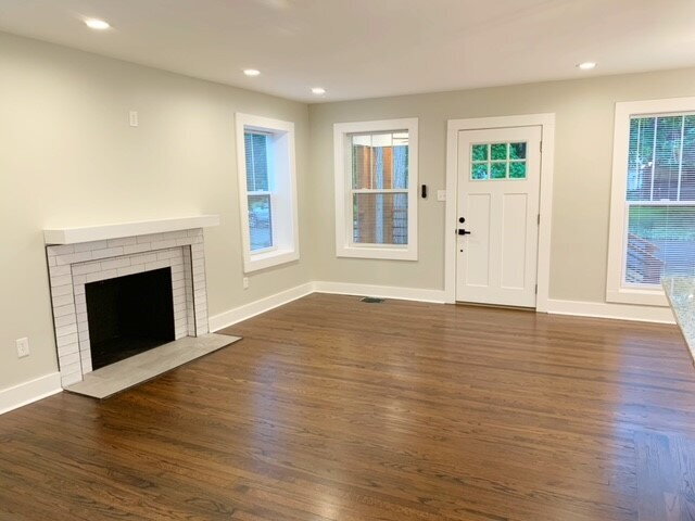 Foto del edificio - BUTLER UNIVERSITY 4BR/4BA PROFESSIONALLY REMODLELED!!   PERFECT FOR 4 ROOMATES!