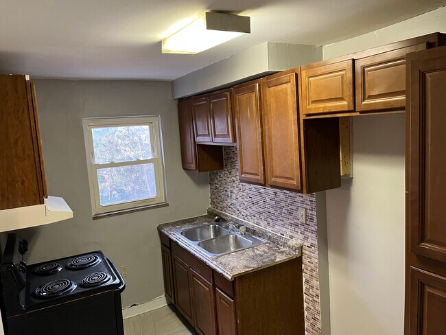 Building Photo - 1615 Parkline Dr