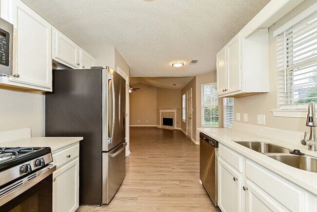 Foto del edificio - 604 Fieldcrest Dr