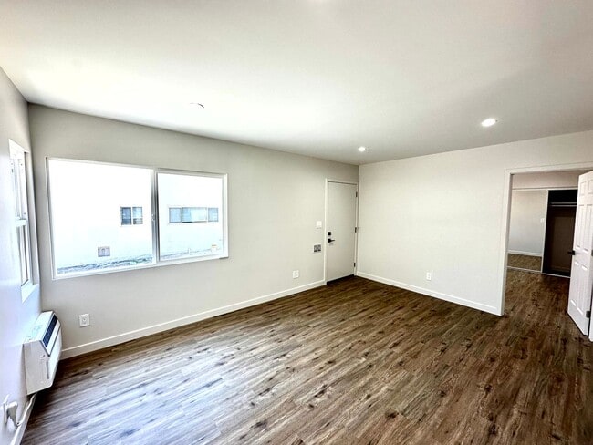 Building Photo - 2302 N Frederic St