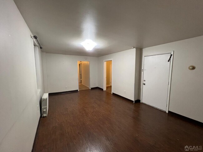 Building Photo - 462 Compton Ave