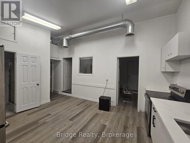 Building Photo - 515146 11th Line