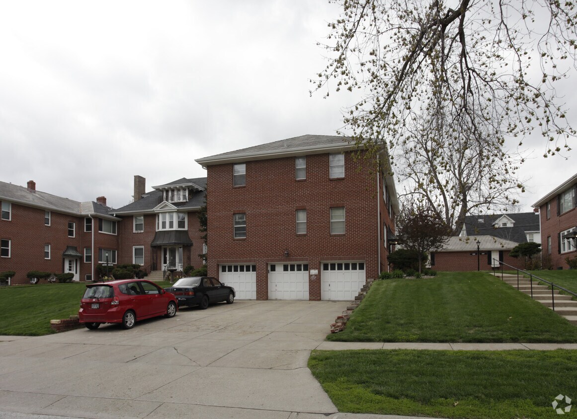 4820 Cass St, Omaha, NE 68132 Apartments in Omaha, NE