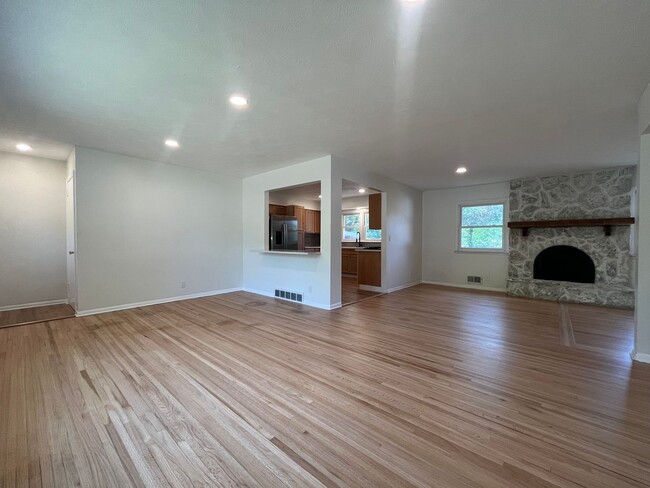 Foto del edificio - Updated 3 BR/2 BA home in a great Eagan ne...