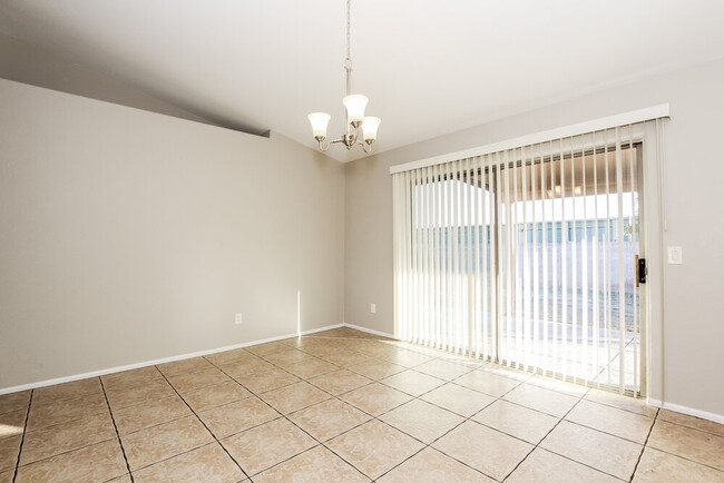 Building Photo - 717 E Calle Chulo Rd