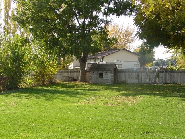 Building Photo - 5812-5822 W METALINE AVE