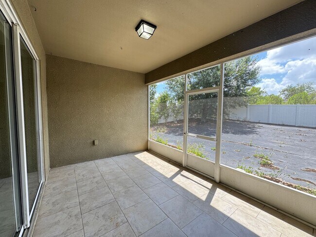Building Photo - Beautiful, SPACIOUS 4 Bedroom, 2 Bathroom ...