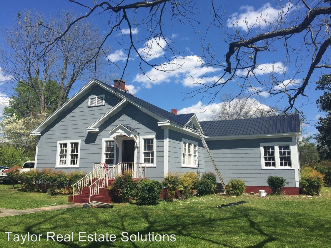 30 Dearmanville Dr N, Anniston, AL 36207 House Rental in Anniston, AL