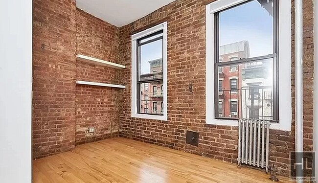 Foto del edificio - Large 2 bedroom Apartment on EAST 12 STREET