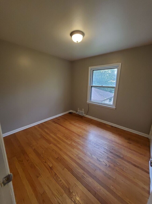 Foto del edificio - 4953-4955 N 90th St. (Duplex)