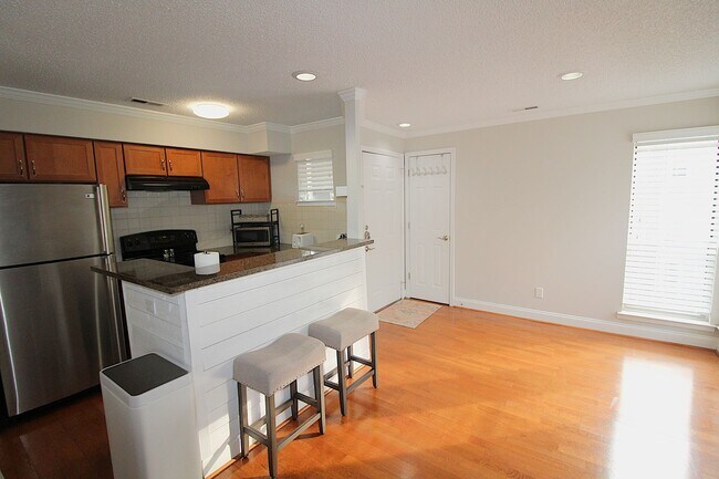 Foto del edificio - Furnished Elizabeth Condo!