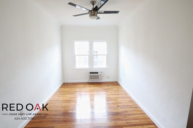 Building Photo - 660 S Cochran Ave