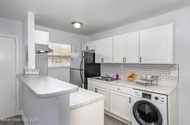 Foto del edificio - 115 Seminole Ave W