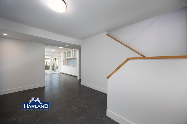 Foto del edificio - 4494 Benhurst Ave