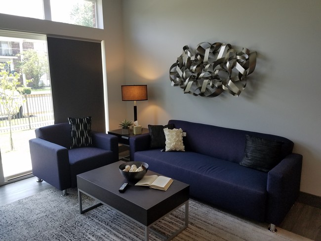 living room - 1243 E Cherry St