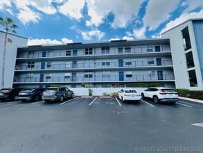 Building Photo - 6675 S Oriole Blvd