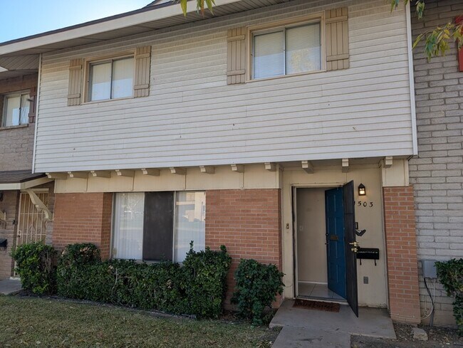 Building Photo - 1503 W Hazelwood St