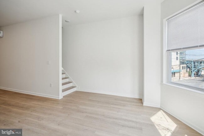 Building Photo - 321 E Lehigh Ave