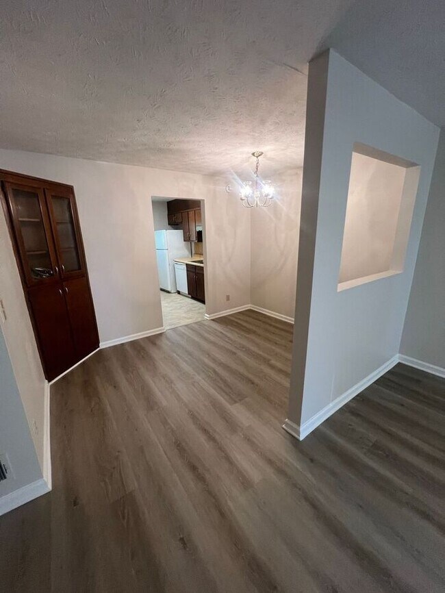 Building Photo - Beautiful 2 bedroom 2 bathroom ranch duplex Now Ready!