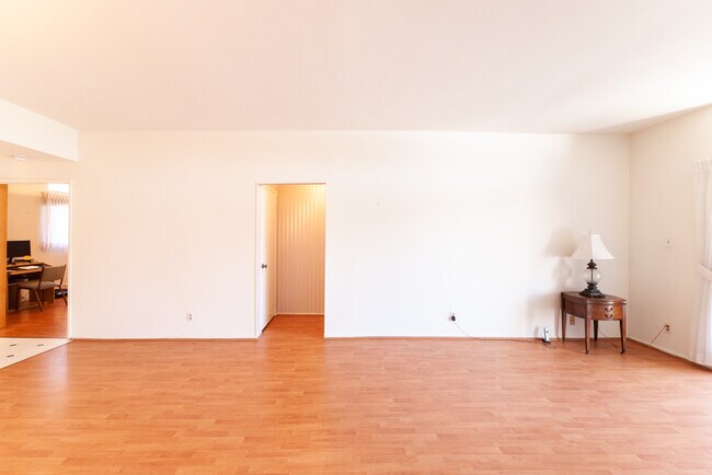 Foto del edificio - 729 S Hobart Blvd