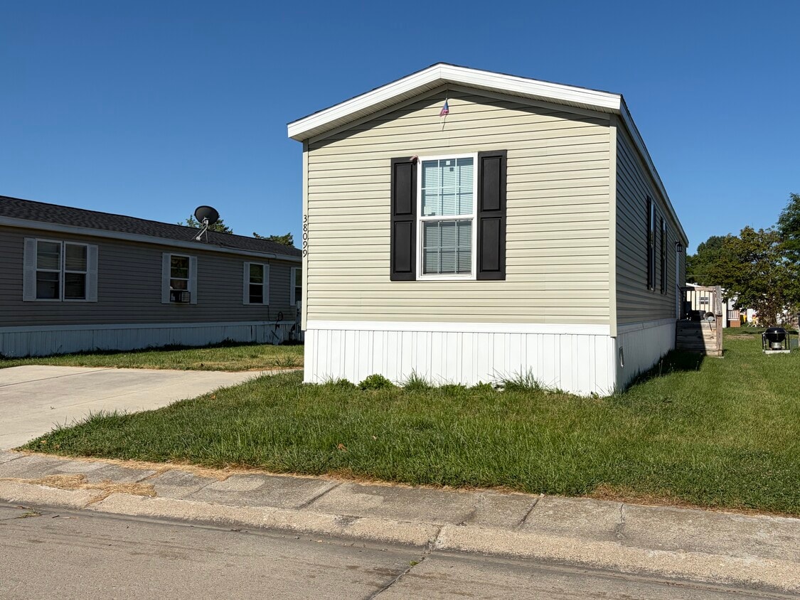 Building Photo - 38099 Johannes Dr