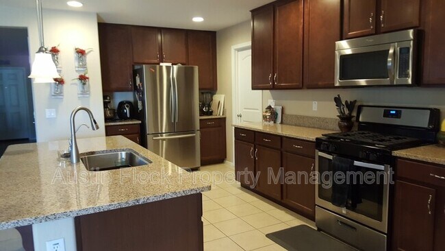 Building Photo - 5064 E Hobart St