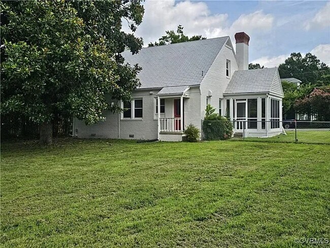 Foto del edificio - Charming 4BR House in Petersburg's Walnut ...