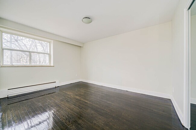 Building Photo - Beautifully Renovated 3 Bedroom Waterfront Building