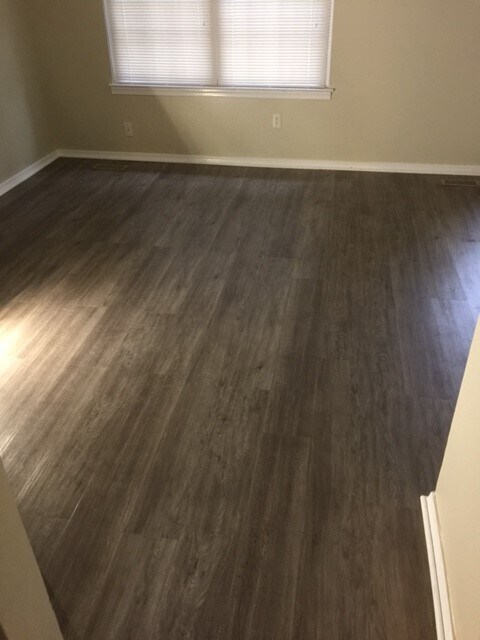 Foto del edificio - 605 Burlington Ct