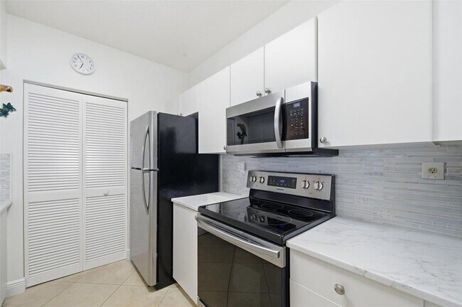 Foto del edificio - 3020 NE 32nd Ave