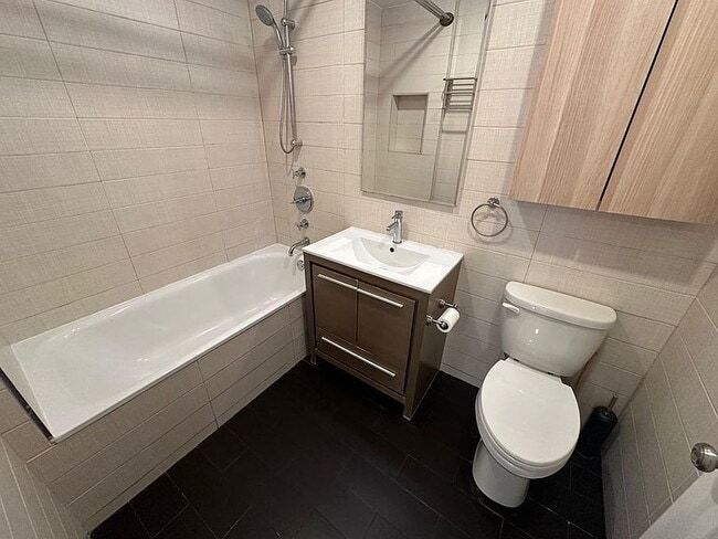 Building Photo - 173 Grand St