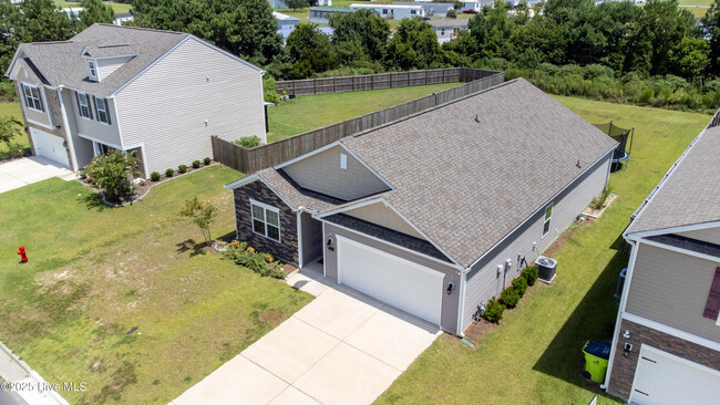 Building Photo - 608 Ava St