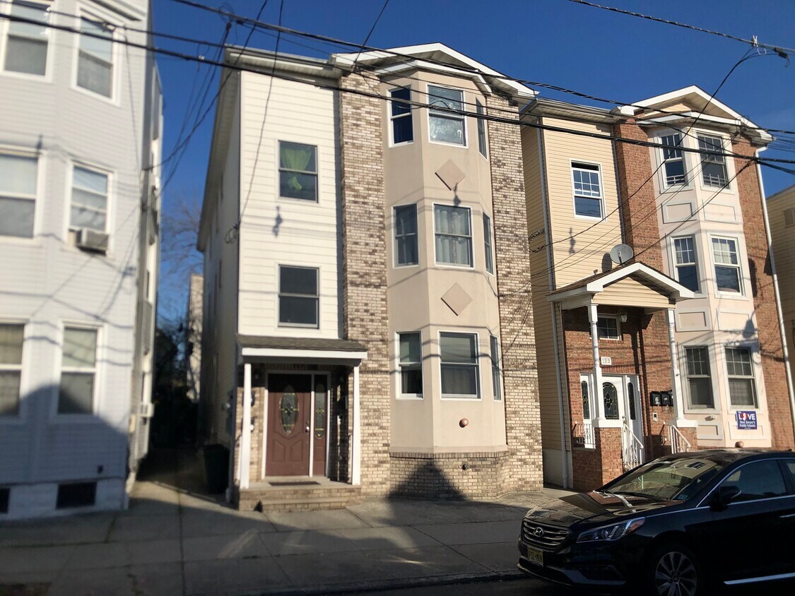 Primary Photo - 197 Windsor St