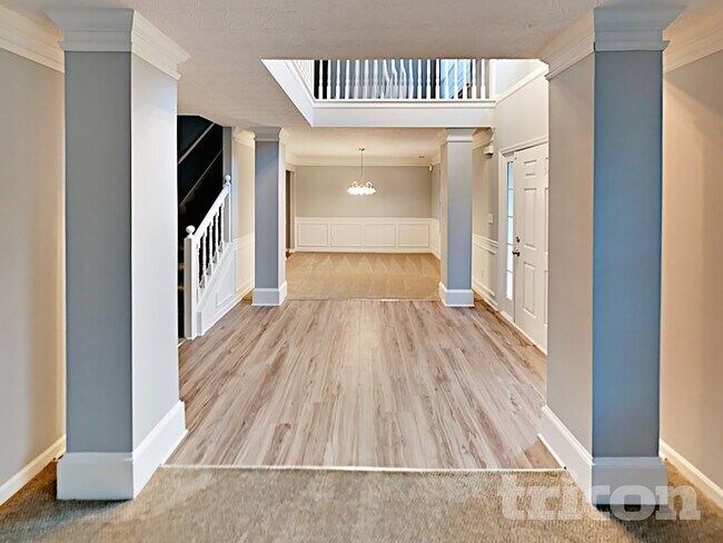 Building Photo - 12755 N Hill Dr