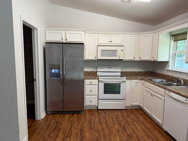 Building Photo - 154 Fox Haven Dr