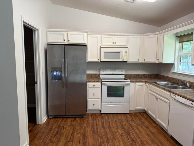 Foto del edificio - 154 Fox Haven Dr