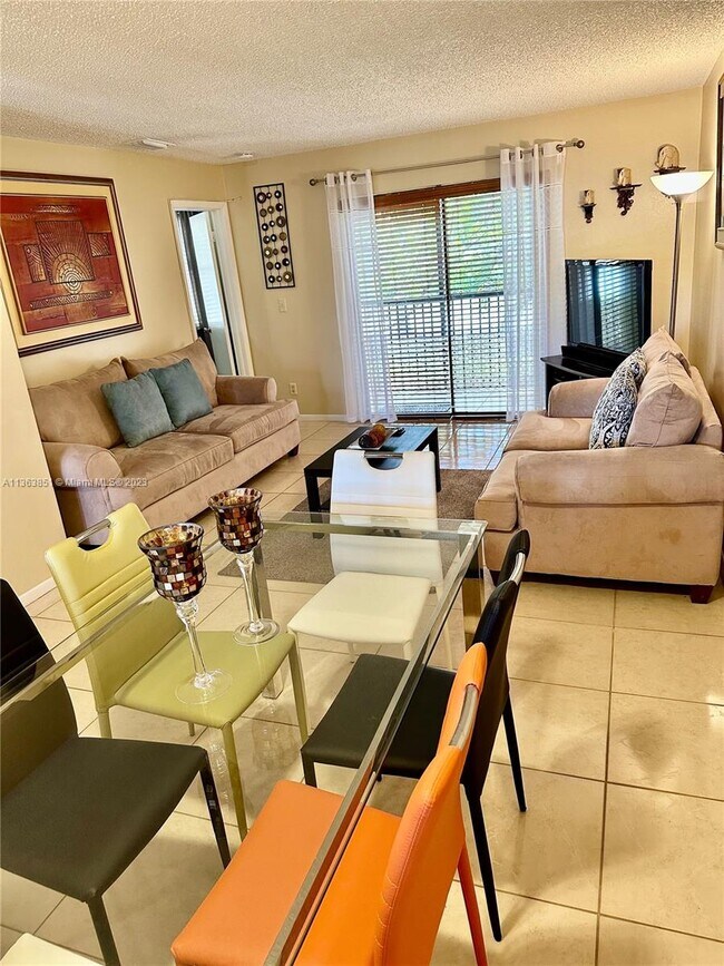 Foto del edificio - 10628 NW 10th St