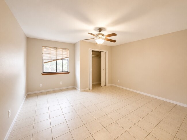 Building Photo - 301 E La Vista Ave